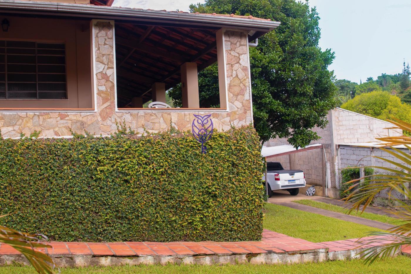 Vista lateral da chcara com vegetao em Serra Negra SP