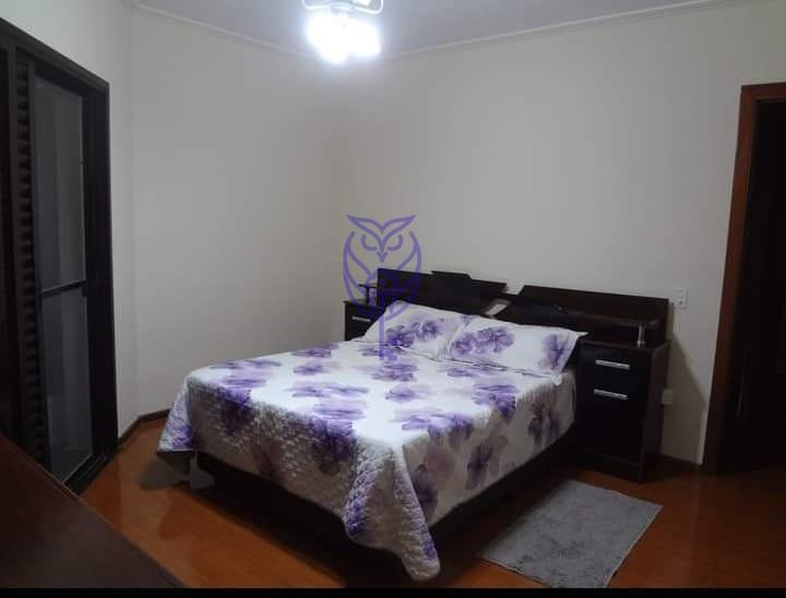 Quarto com cama de casal no apartamento no Condomnio Palo Alto em Serra Negra SP