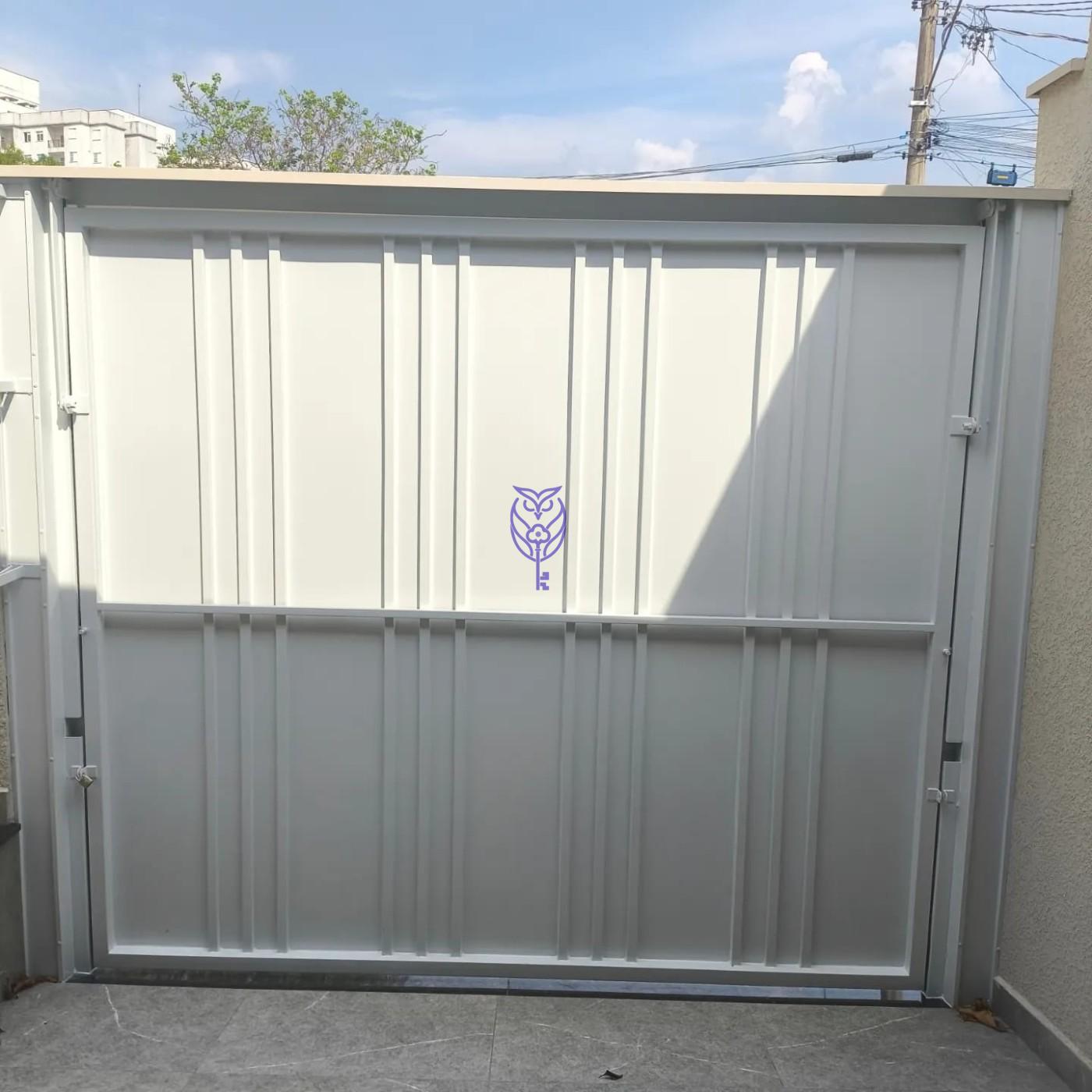 Garagem para 2 carros da casa em Amparo SP, com porto eletrnico no Parque Modelo